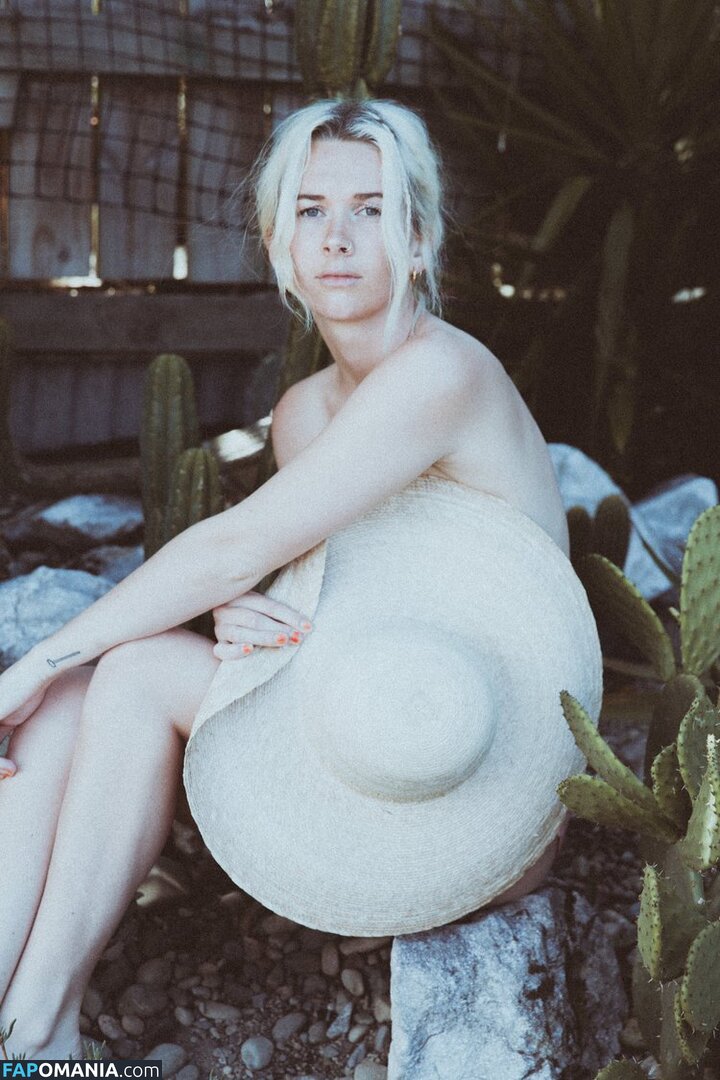 Broods singer / Georgia Nott / NottGeorgia / broodsmusic Nude OnlyFans  Leaked Photo #4