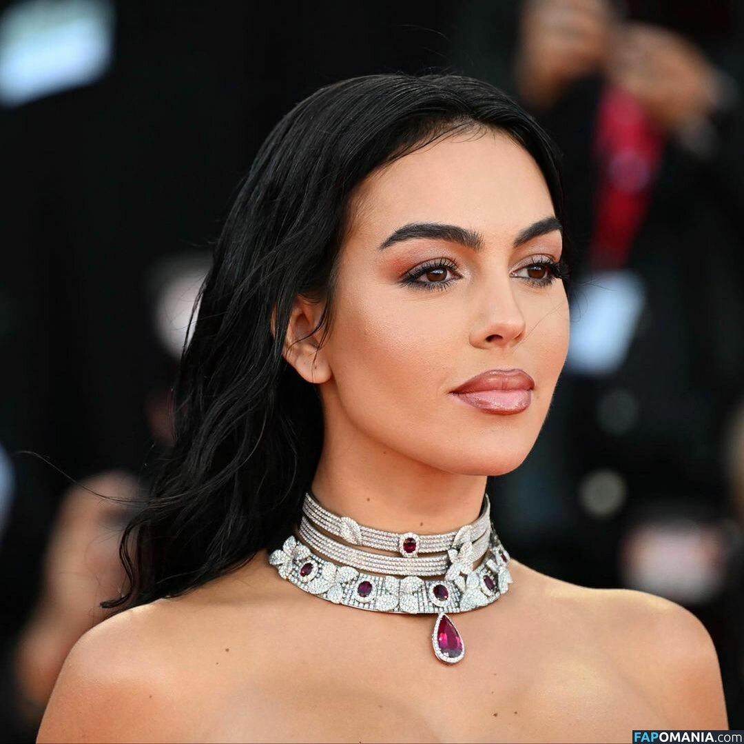 Georgina Rodriguez / georginagio Nude OnlyFans  Leaked Photo #25