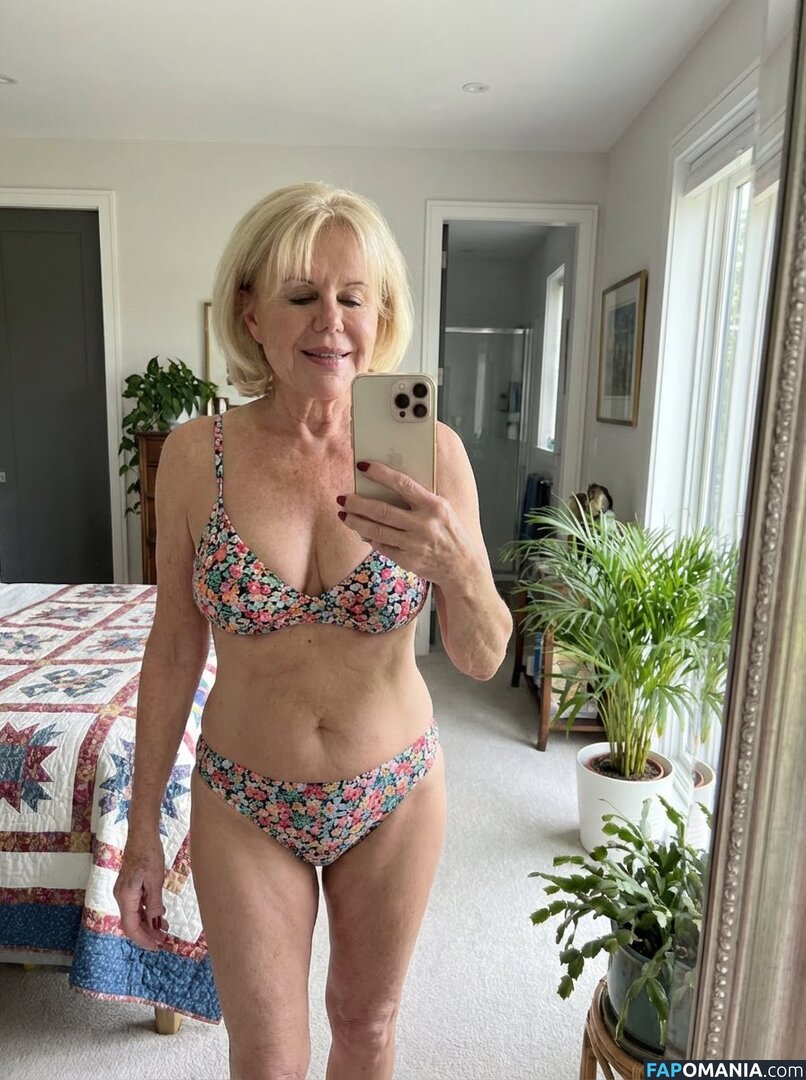 GrannyKatheryn / grandmakathryyn / grannykathryn / https: / yourgrannykat Nude OnlyFans  Leaked Photo #1