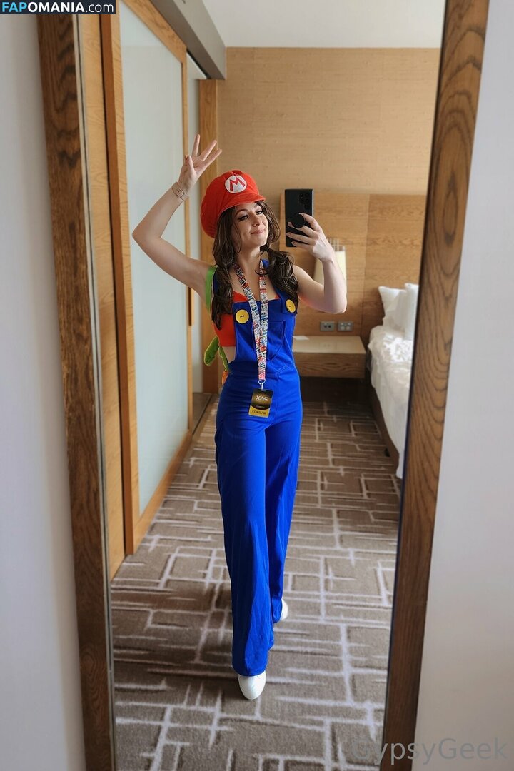 gypsygeek / thatgypsygeek Nude OnlyFans  Leaked Photo #1