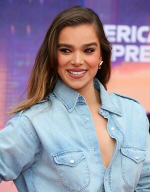 Hailee Steinfeld