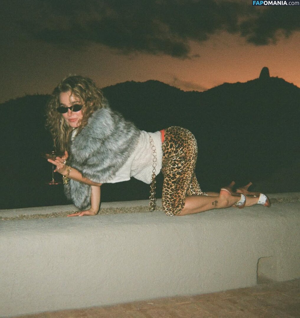 Haley Lu Richardson / haleyluhoo Nude OnlyFans  Leaked Photo #205