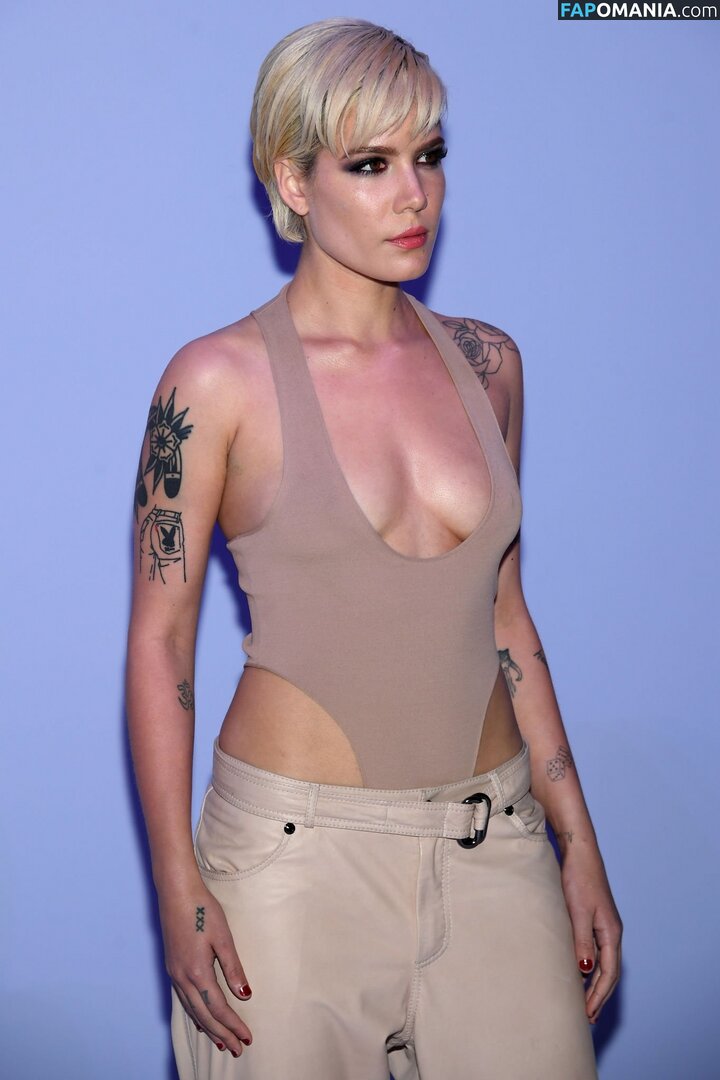 Halsey Nude Leaked Photo #136