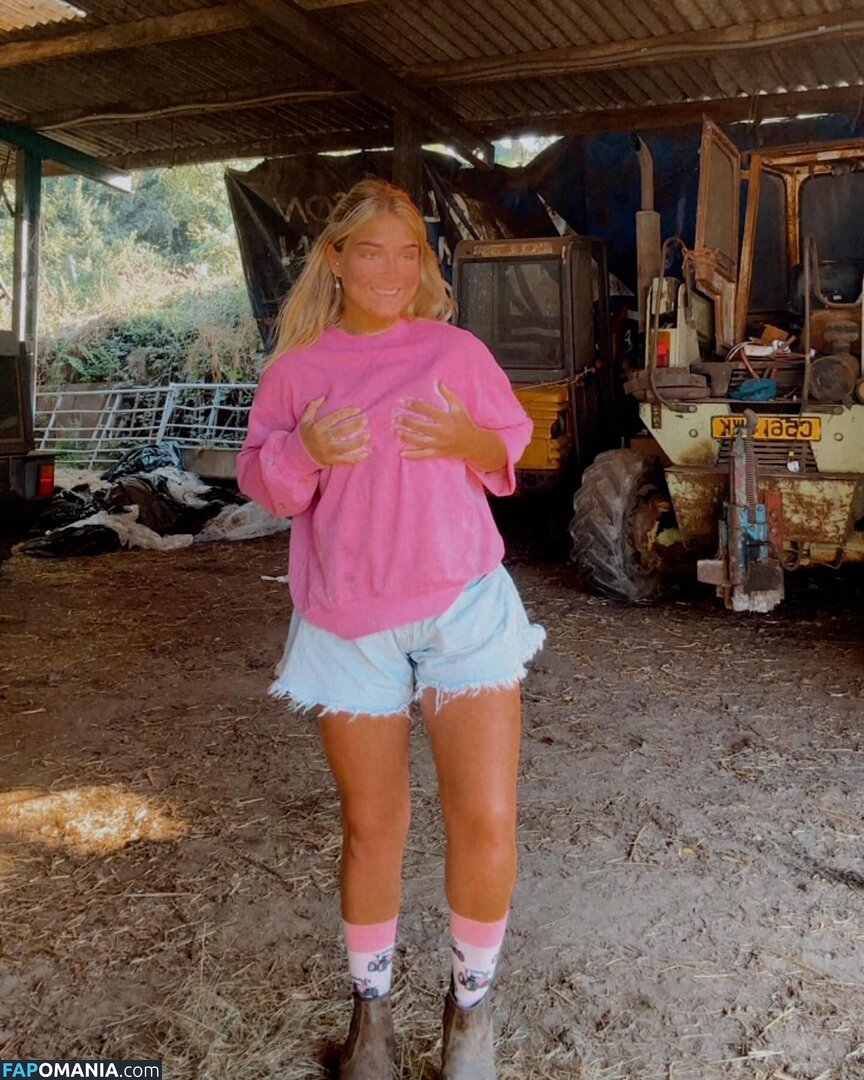 harrietcowan Nude OnlyFans  Leaked Photo #3