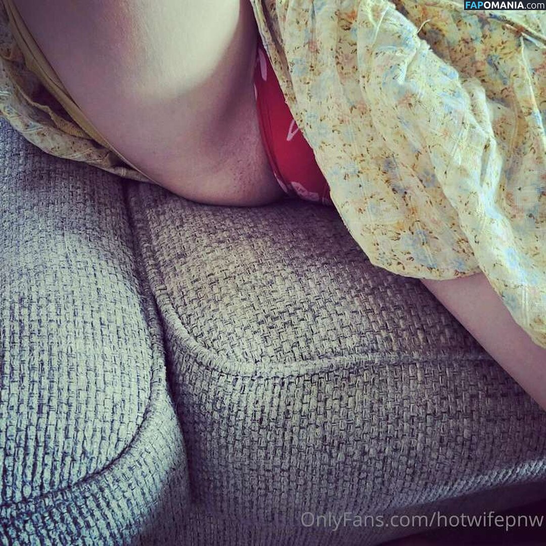Hotwife J / hotwife_J / hotwifepnw / https: Nude OnlyFans  Leaked Photo #4