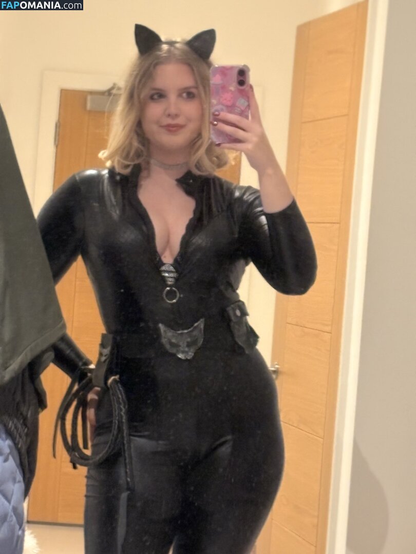HoxieLoxie / laraschofield Nude OnlyFans  Leaked Photo #4