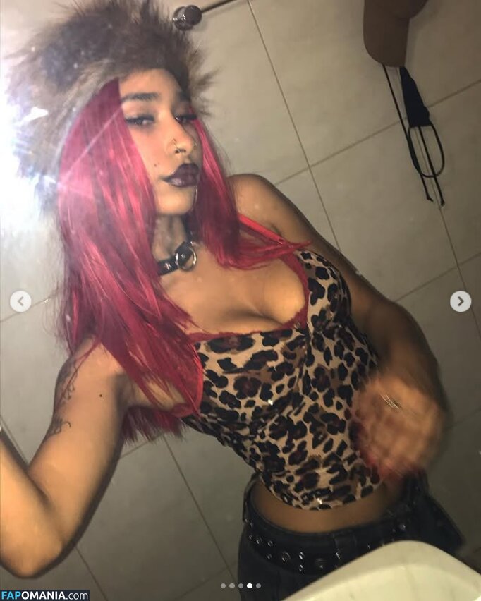 Httvitoria Nude OnlyFans  Leaked Photo #3