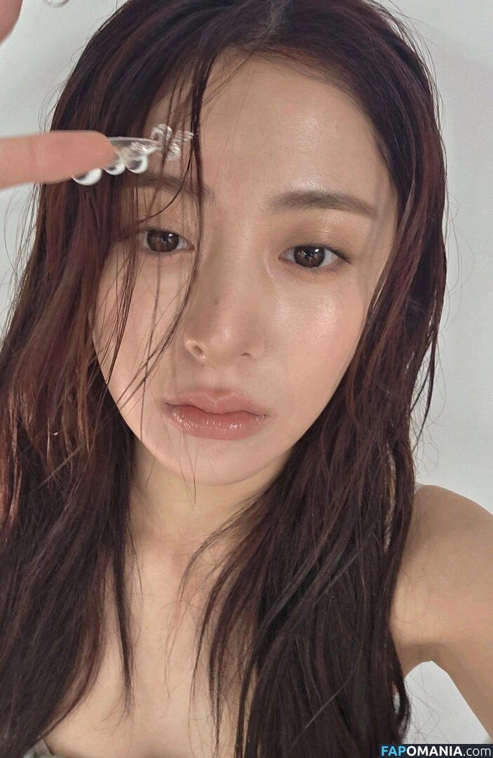 Huh Yunjin 허윤진 / LESSERAFIM / jenaissante Nude OnlyFans  Leaked Photo #7