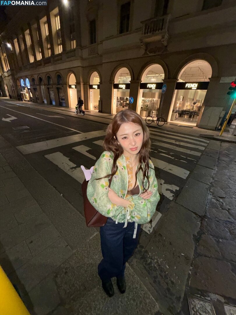 Huh Yunjin 허윤진 / LESSERAFIM / yunjin_lesserafims Nude OnlyFans  Leaked Photo #19