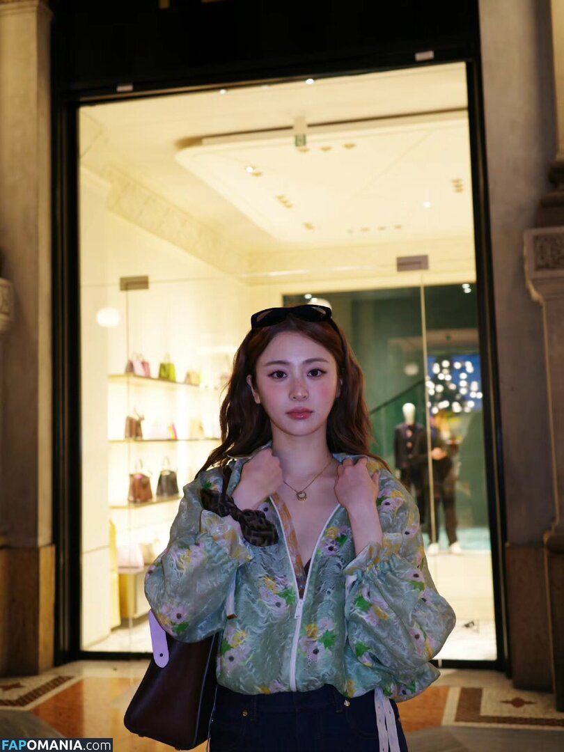 Huh Yunjin 허윤진 / LESSERAFIM / yunjin_lesserafims Nude OnlyFans  Leaked Photo #22