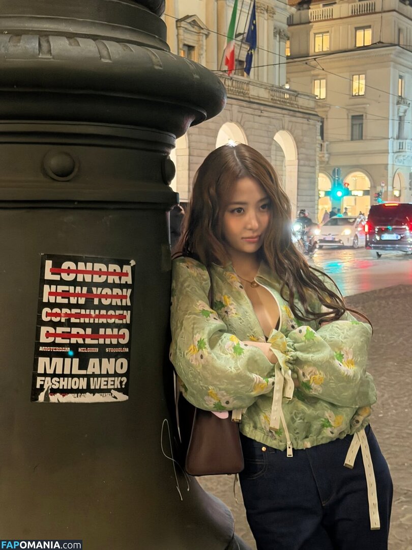 Huh Yunjin 허윤진 / LESSERAFIM / yunjin_lesserafims Nude OnlyFans  Leaked Photo #23