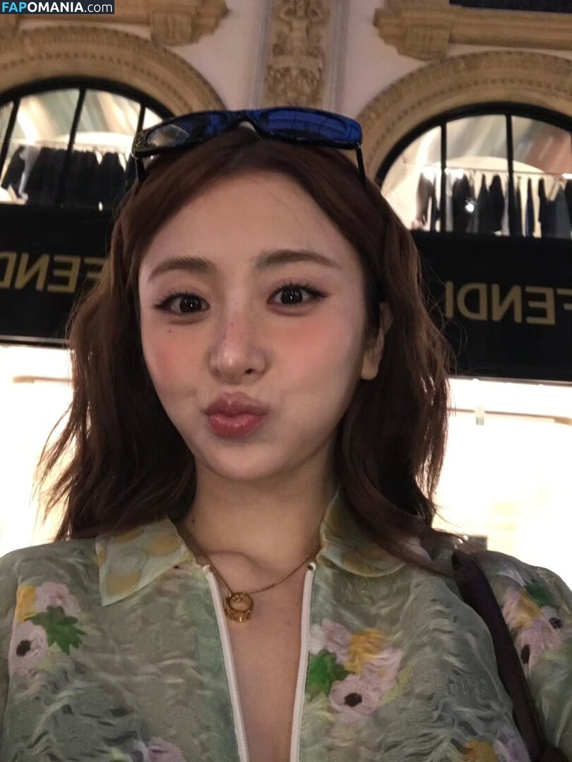 Huh Yunjin 허윤진 / LESSERAFIM / yunjin_lesserafims Nude OnlyFans  Leaked Photo #31