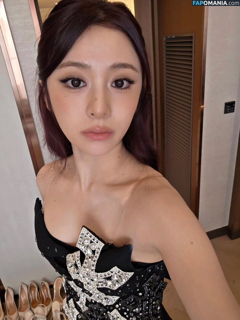 Huh Yunjin 허윤진 / LESSERAFIM / yunjin_lesserafims Nude OnlyFans  Leaked Photo #36