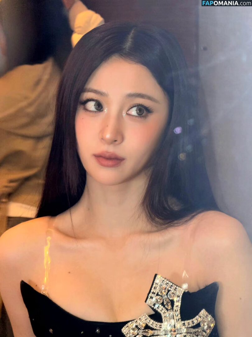 Huh Yunjin 허윤진 / LESSERAFIM / yunjin_lesserafims Nude OnlyFans  Leaked Photo #41