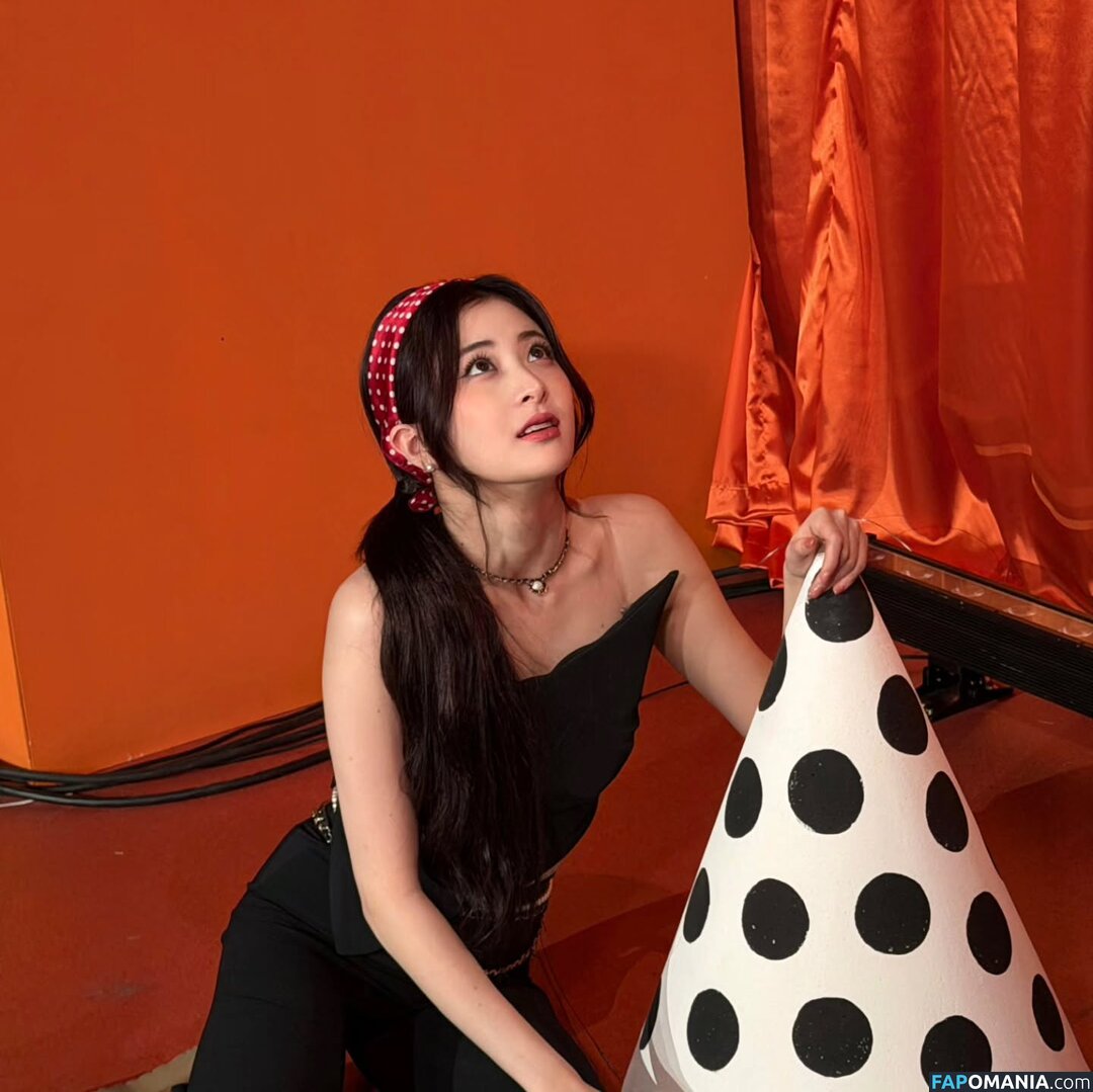 Huh Yunjin 허윤진 / LESSERAFIM / yunjin_lesserafims Nude OnlyFans  Leaked Photo #43