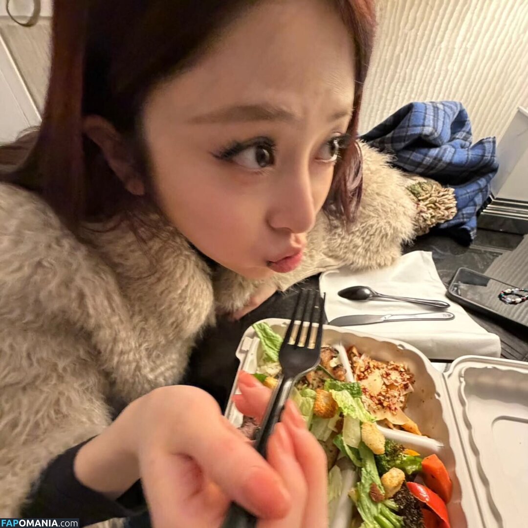 Huh Yunjin 허윤진 / LESSERAFIM / yunjin_lesserafims Nude OnlyFans  Leaked Photo #49