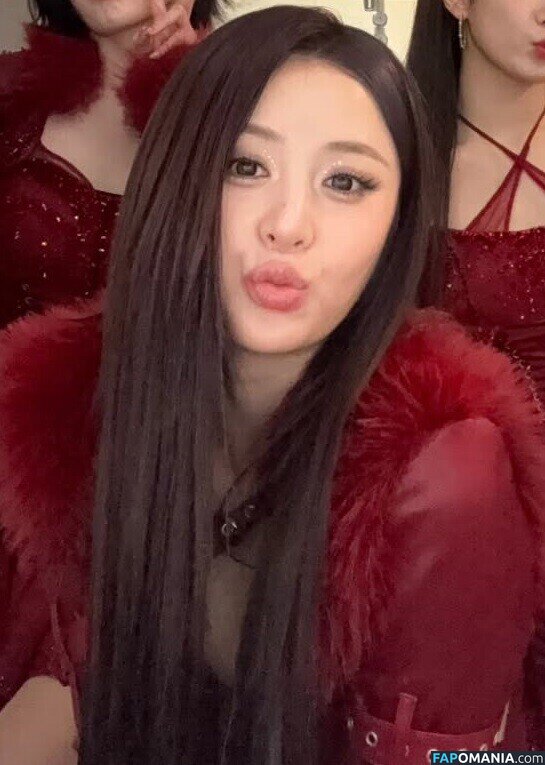 Huh Yunjin 허윤진 / LESSERAFIM / yunjin_lesserafims Nude OnlyFans  Leaked Photo #52