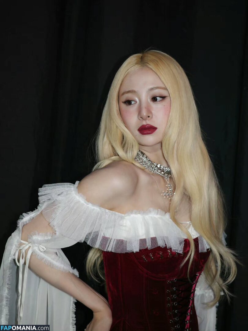 Huh Yunjin 허윤진 / LESSERAFIM / jenaissante Nude OnlyFans  Leaked Photo #53