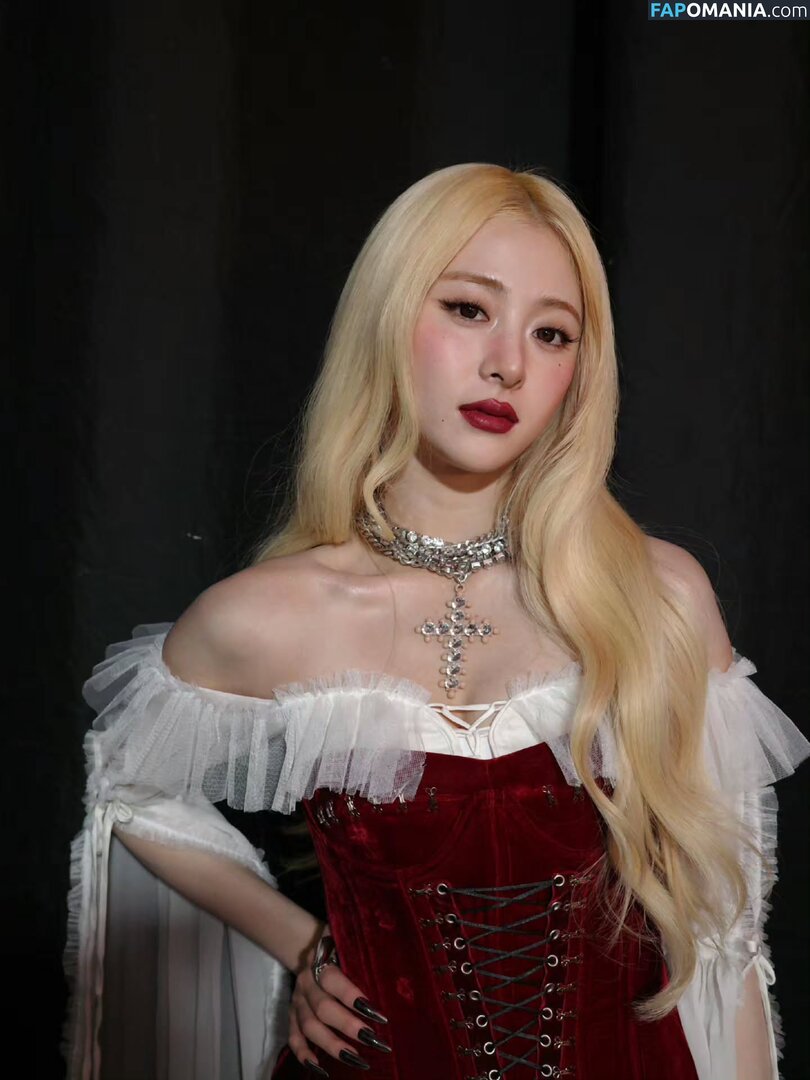 Huh Yunjin 허윤진 / LESSERAFIM / jenaissante Nude OnlyFans  Leaked Photo #58