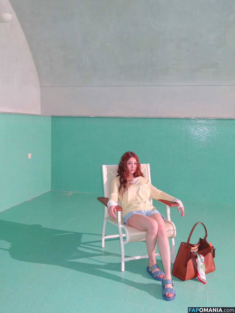 Huh Yunjin 허윤진 / LESSERAFIM / jenaissante Nude OnlyFans  Leaked Photo #83