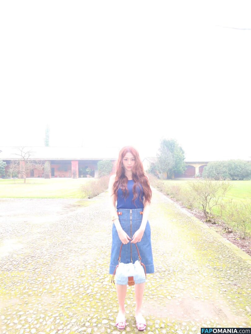 Huh Yunjin 허윤진 / LESSERAFIM / jenaissante Nude OnlyFans  Leaked Photo #87