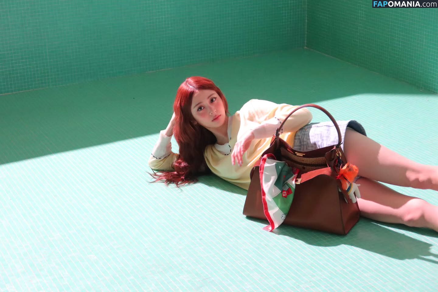 Huh Yunjin 허윤진 / LESSERAFIM / jenaissante Nude OnlyFans  Leaked Photo #99