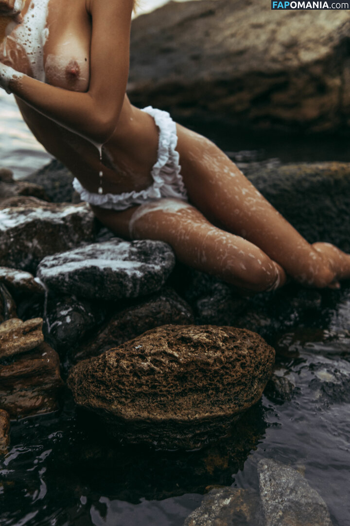 Irimooree Iri_Moore / https: / irimooree Nude OnlyFans  Leaked Photo #3