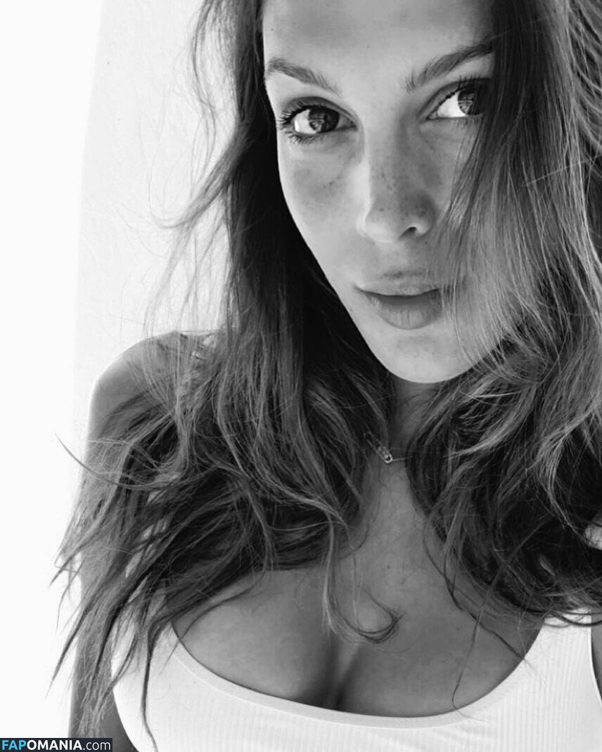 Iris Mittenaere / irismittenaere / summerxiris Nude OnlyFans  Leaked Photo #36