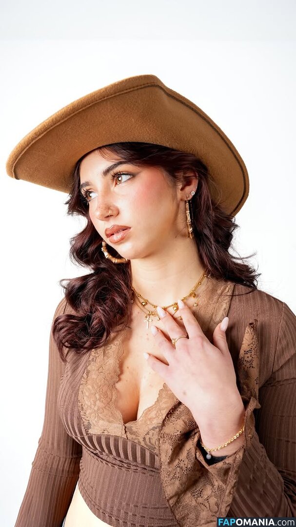 Iris Vallaranii / iris.vallaranii Nude OnlyFans  Leaked Photo #2