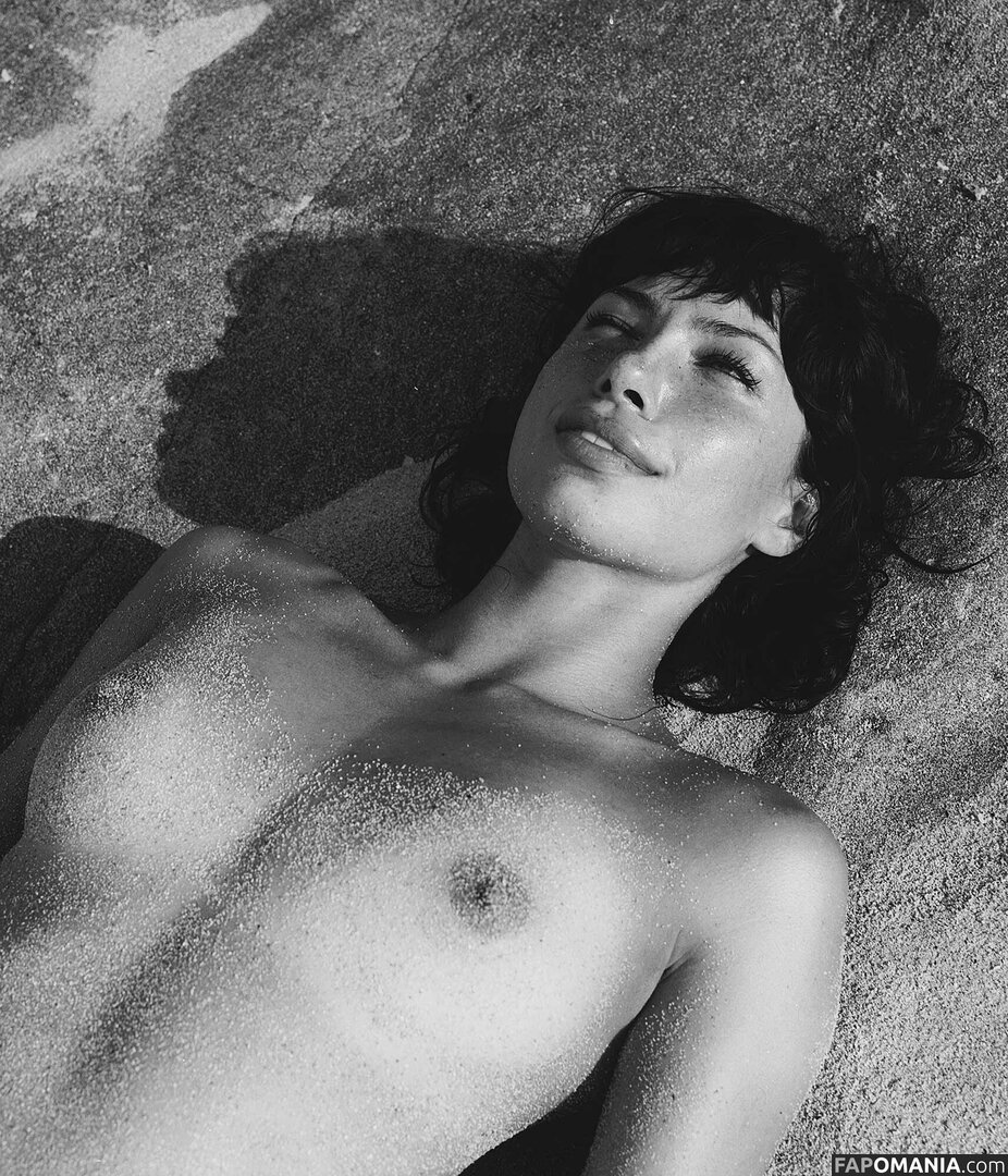 Isabel Kashi / https: / isabelkashi Nude OnlyFans  Leaked Photo #5