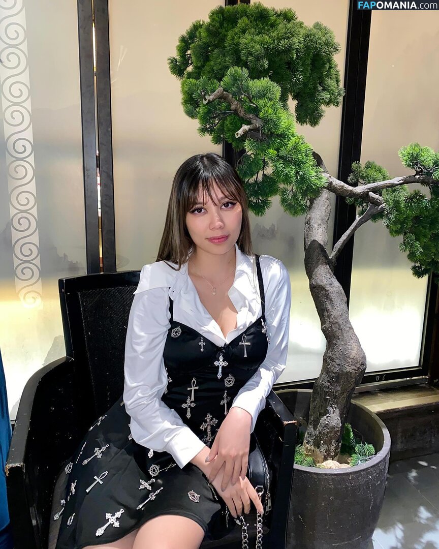 Victoria Vee / itshellovee Nude OnlyFans  Leaked Photo #11