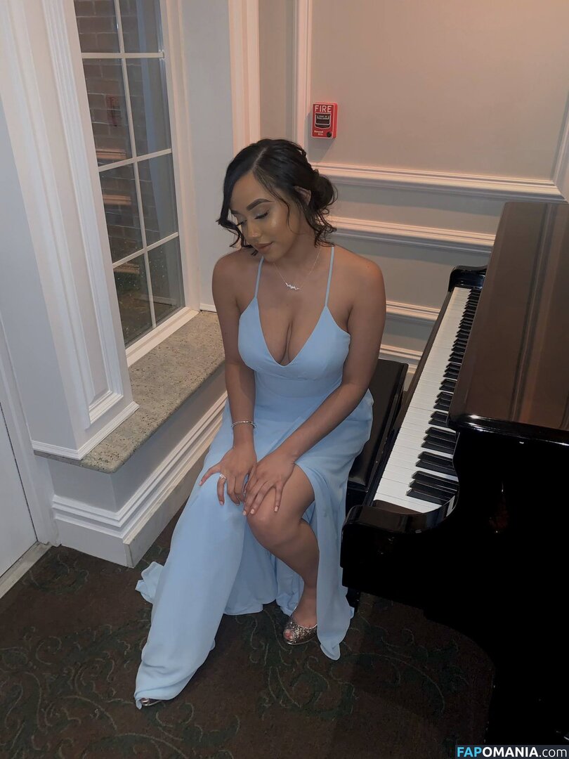 itsqueennovaa Nude OnlyFans  Leaked Photo #2