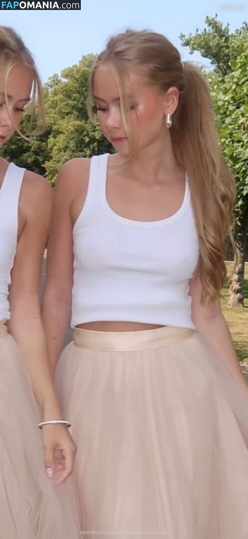 Iza and Elle Nude OnlyFans  Leaked Photo #5