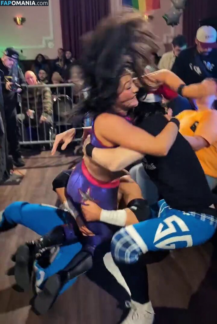 Izzy Moreno  / Izzy Moreno / ItsIzzyMania / itsizzymania Nude OnlyFans  Leaked Photo #12