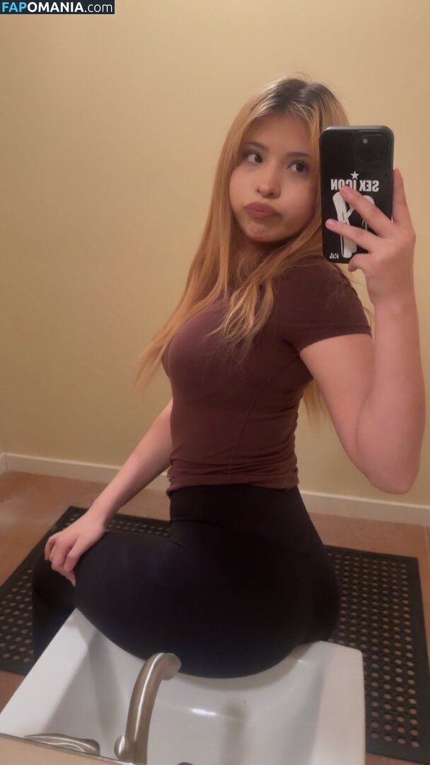 Izzy Rivas / imlizarey / izz1.r Nude OnlyFans  Leaked Photo #6