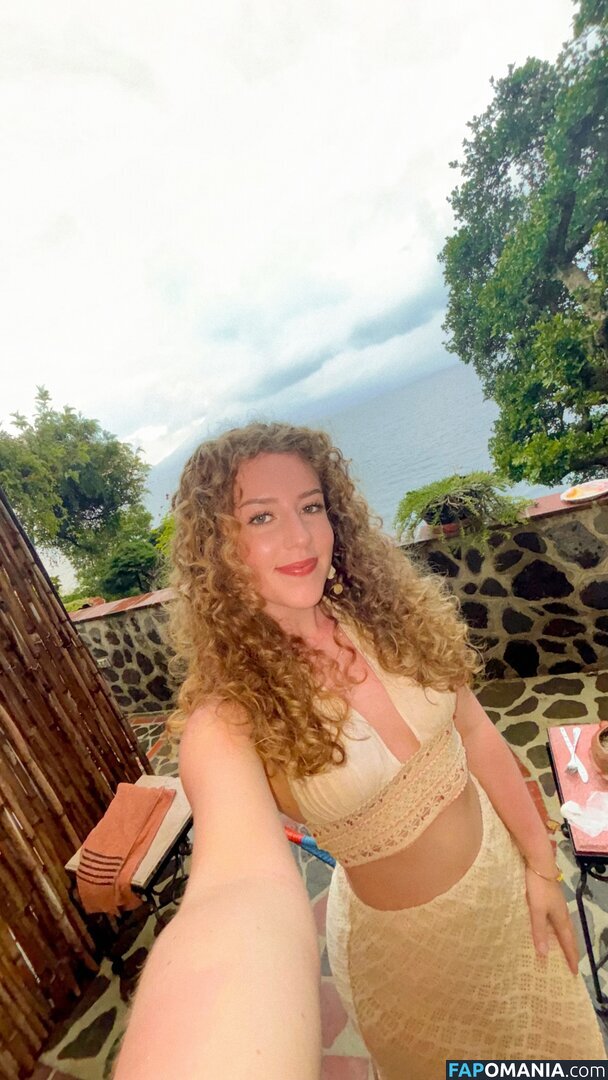 Jacindatravels_ / peachycaro Nude OnlyFans  Leaked Photo #2