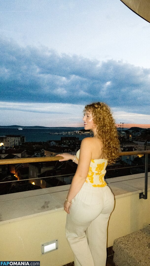 Jacindatravels_ / peachycaro Nude OnlyFans  Leaked Photo #11