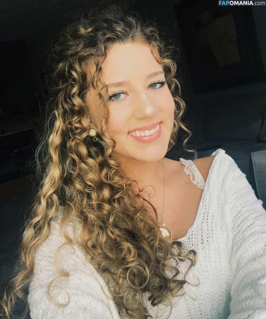 Jacindatravels_ / peachycaro Nude OnlyFans  Leaked Photo #154