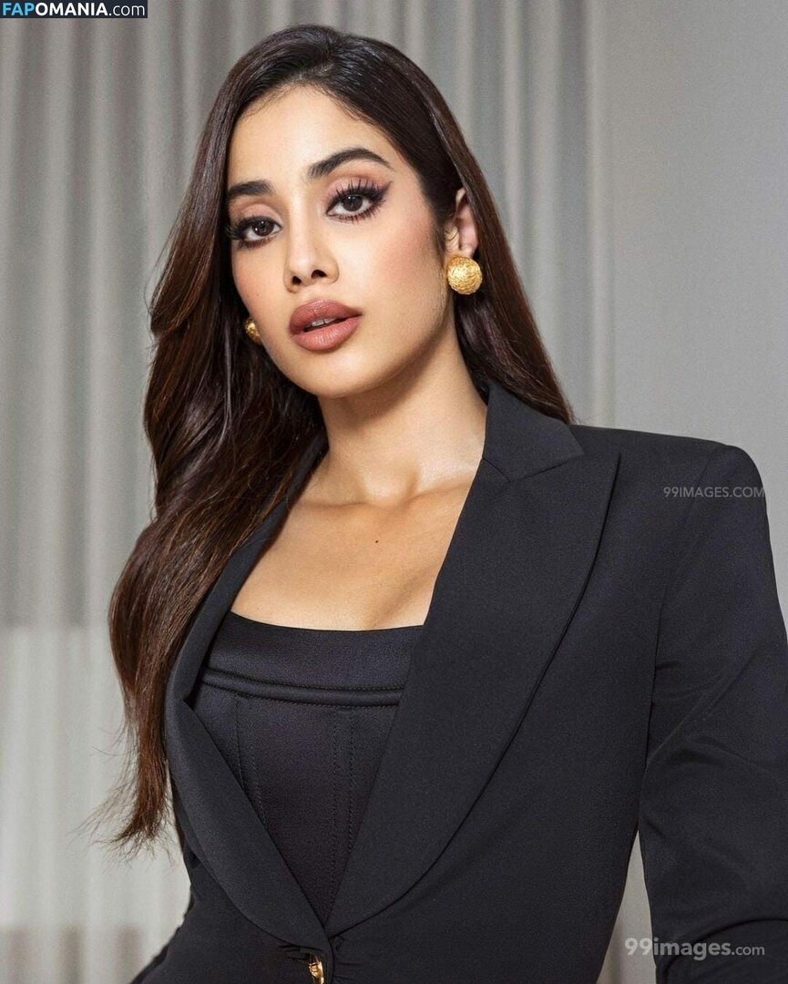 Janhvi Kapoor / janhvikapoor Nude OnlyFans  Leaked Photo #25