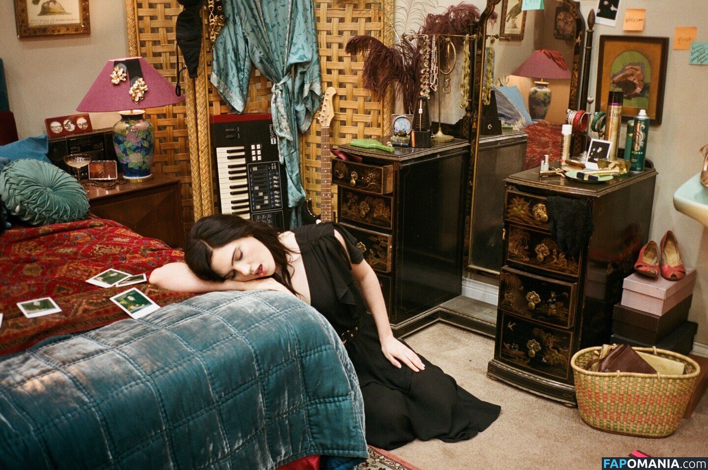 Julia Cumming (Sunflower Bean Singer / Julia Cumming (Sunflower Bean Singer/Bassist) / sunflowerbean Nude OnlyFans  Leaked Photo #6