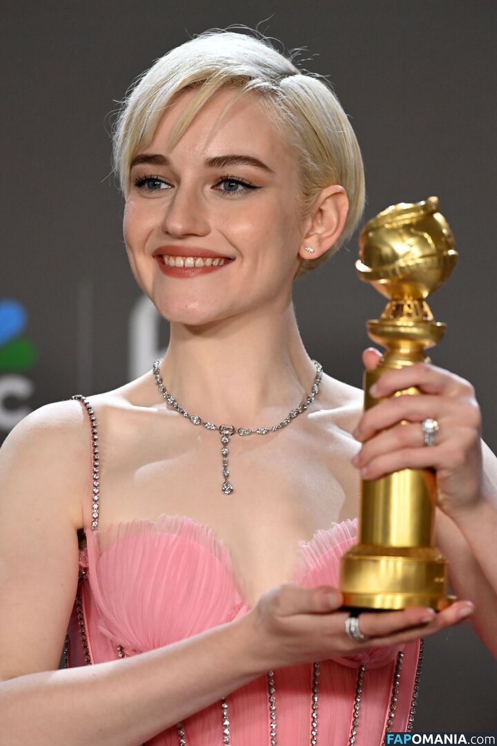 Julia Garner / juliagarnerofficial / ztyg_29 Nude OnlyFans  Leaked Photo #1