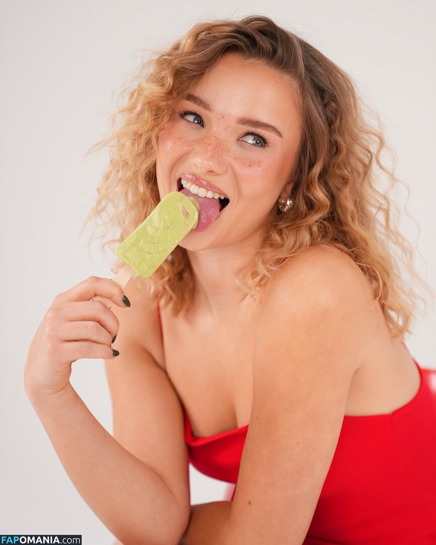 Julia Beautx / Julia Willecke / https: / juliabeautx Nude OnlyFans  Leaked Photo #3