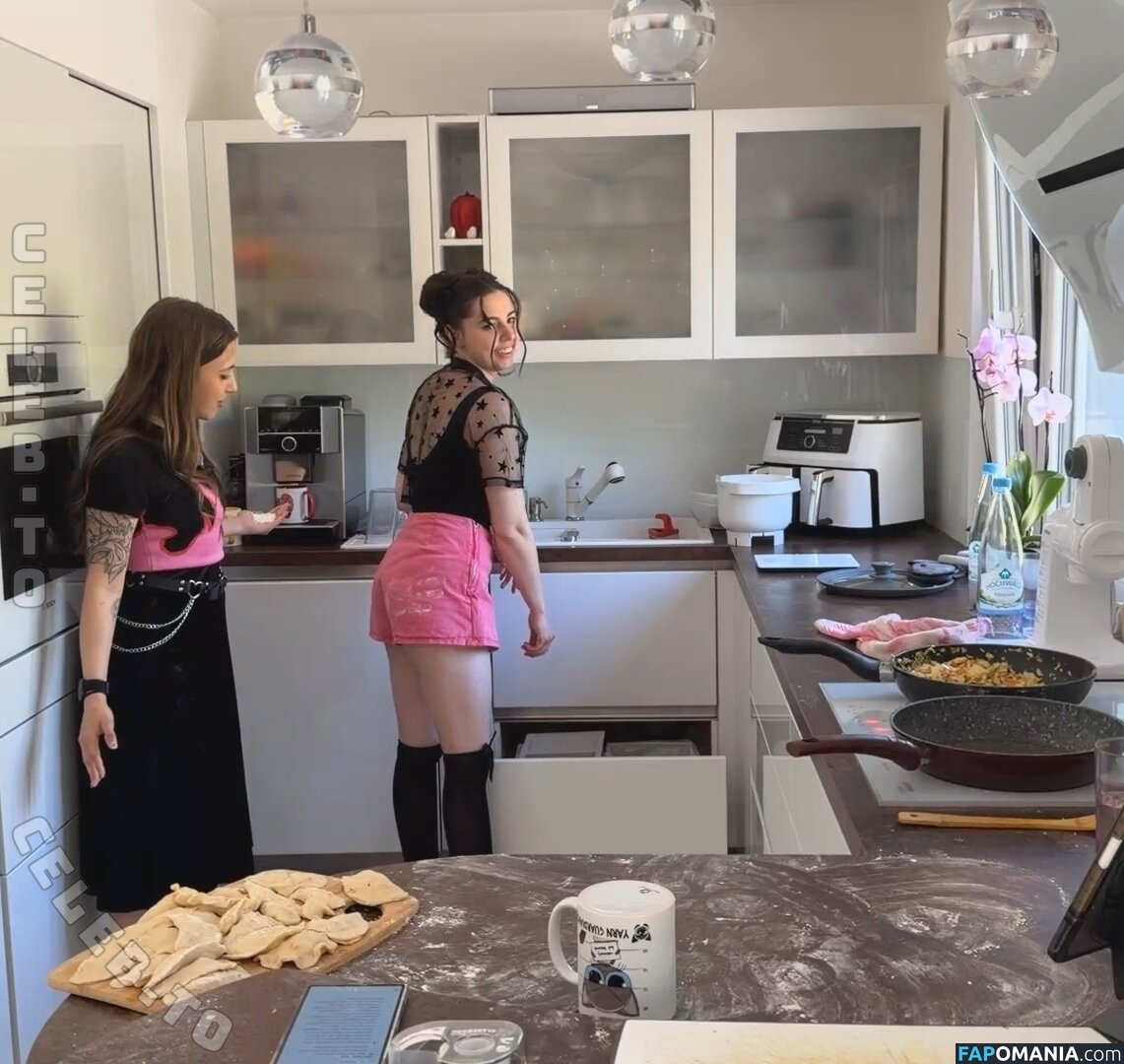 Junicats / juni.cats Nude OnlyFans  Leaked Photo #2