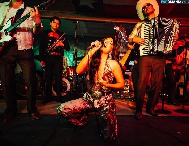 Kacey Musgraves / heavenlyyhazel / spaceykacey Nude OnlyFans  Leaked Photo #33