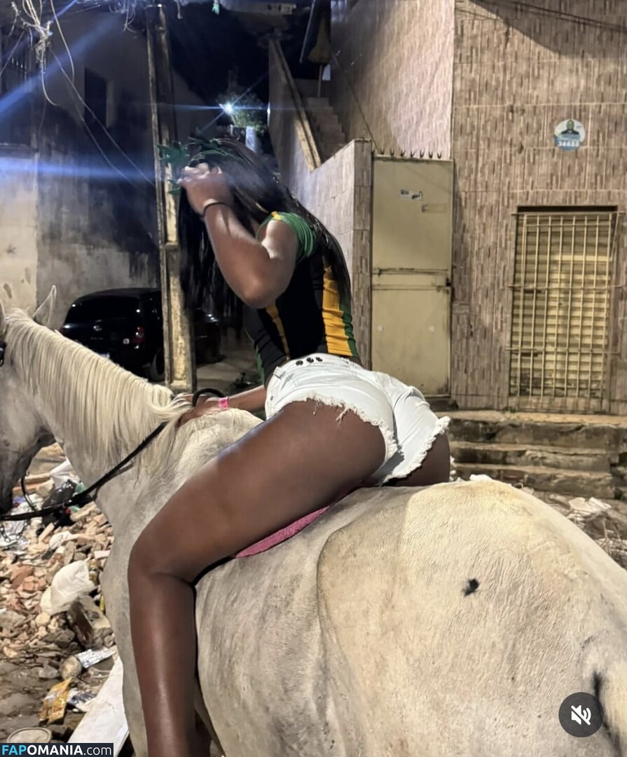 Karolayne / euubrown Nude OnlyFans  Leaked Photo #1