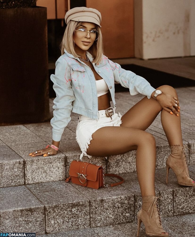 Karolina / brunettedoll77 / karolina_protsenko Nude OnlyFans  Leaked Photo #9