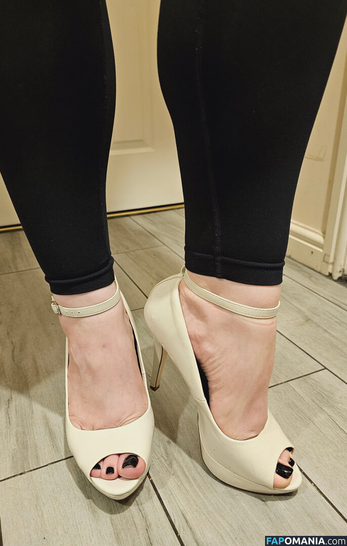 Kate's Feet / kates_feet Nude OnlyFans  Leaked Photo #1