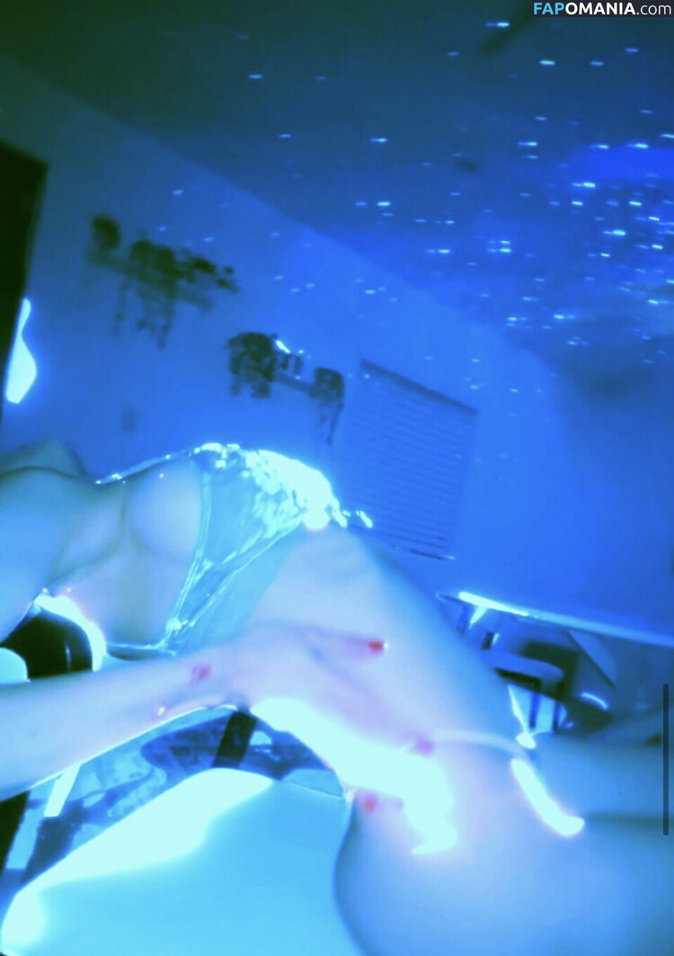 Katie Bell / katiebellofficial / katieeeeebell Nude OnlyFans  Leaked Photo #24