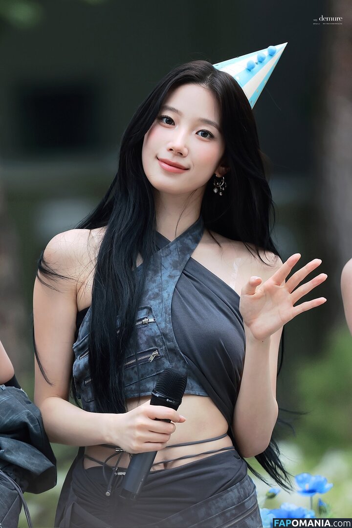 Kazuha Nakamura 中村 一葉 / LESSERAFIM / zuhazana Nude OnlyFans  Leaked Photo #34