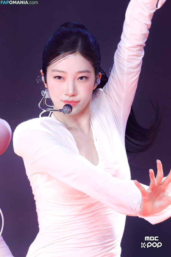 Kazuha Nakamura 中村 一葉 / LESSERAFIM / zuhazana Nude OnlyFans  Leaked Photo #36